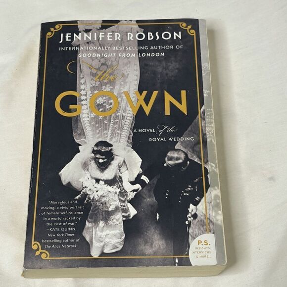 The Gown: A Novel of the Royal Wedding By Robson, Jennifer - GOOD 1st Edition - Picture 1 of 6